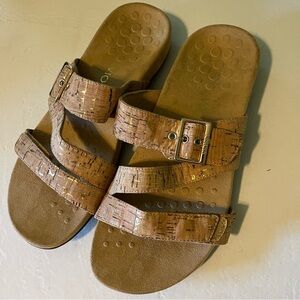 NWOT Vionic gold corks sandals